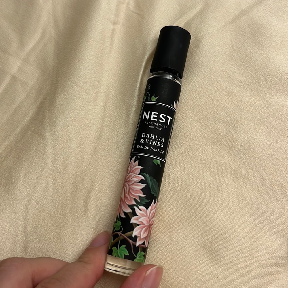 Nest rollerball (Dahlia & Vines scent) never used